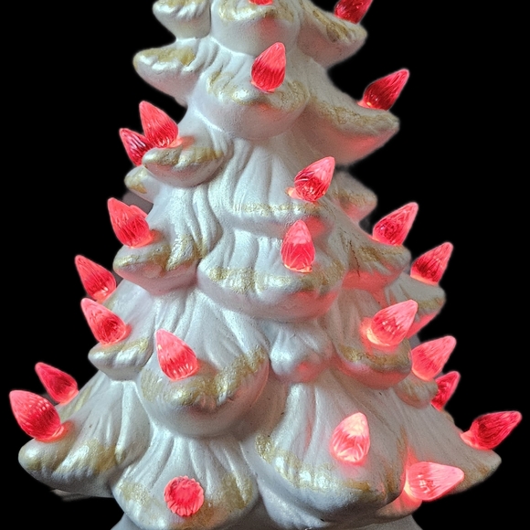 Vintage 1979 Holland Mold Handmade Ceramic Christmas Tree White with Red Lights - Picture 4 of 4
